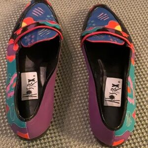 Leather decorative flat shoes that are 8M and in great condition.